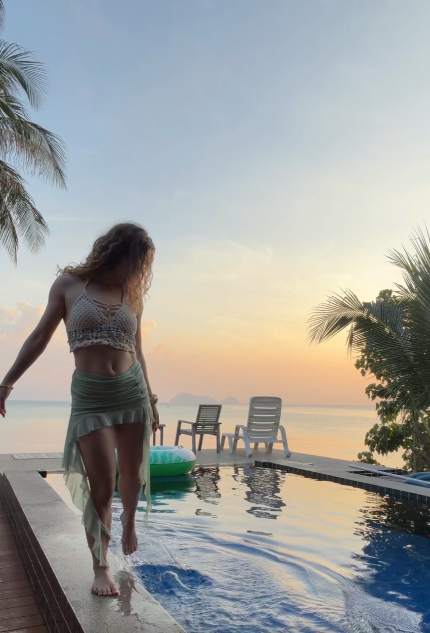 Minde XO by a pool during sunset